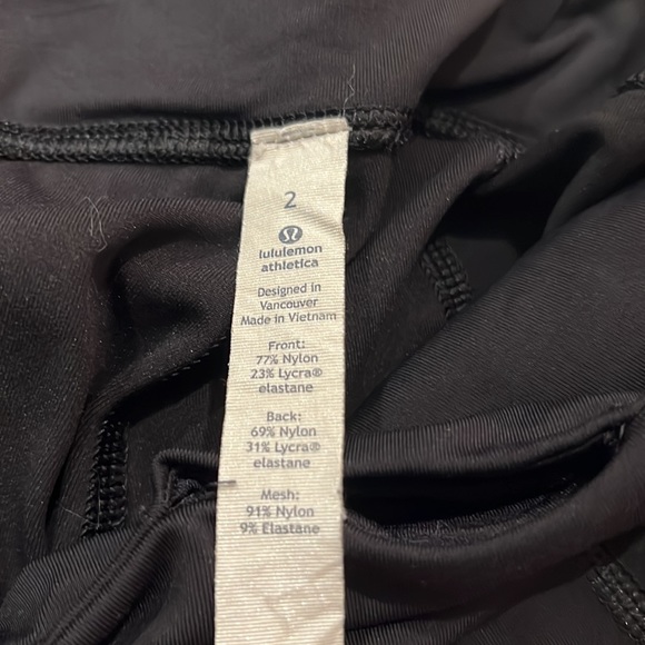 Lululemon Leggings with mesh detail - Picture 5 of 8